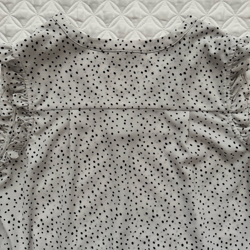 Monday Fun White Black Polka Dot Sleeveless Top V Neck Ruffle Arm Size Medium - Picture 14 of 15